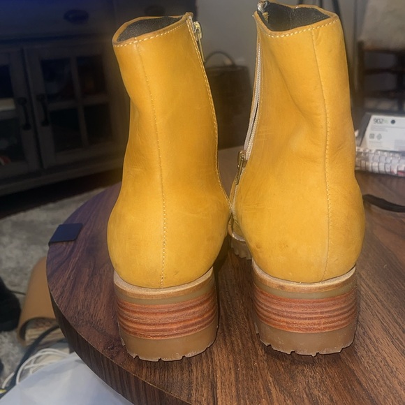 Durango Gold Suede Leather Chunky Heel Lug Sole Side Zip Boots - Picture 2 of 7